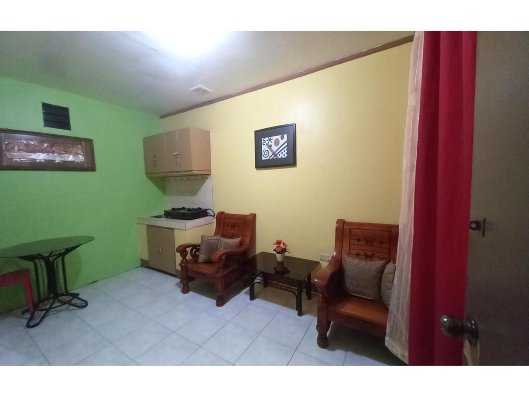 Oyo 1048 Jomckayl Apartelle Naga  Exterior photo