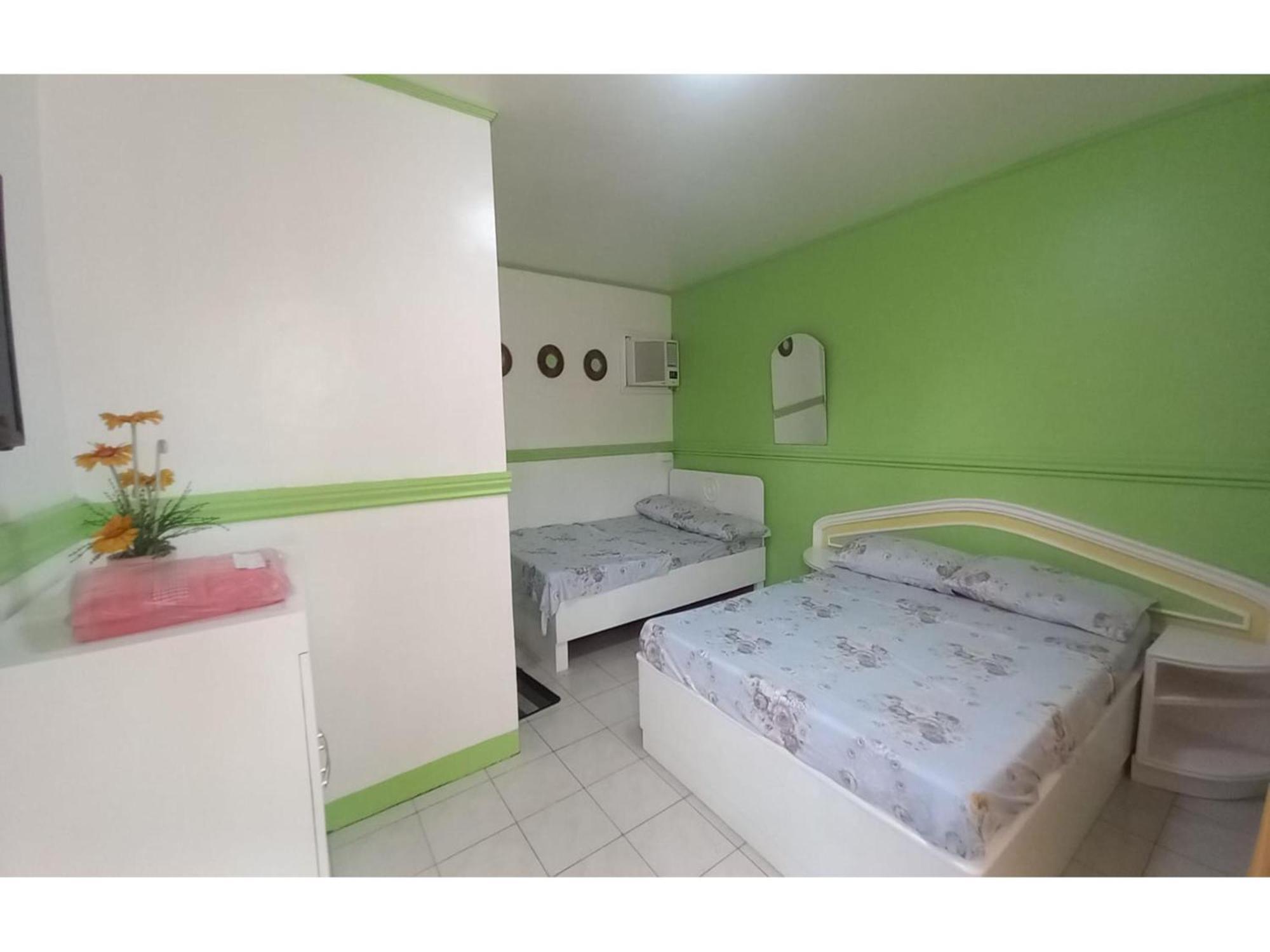 Oyo 1048 Jomckayl Apartelle Naga  Exterior photo
