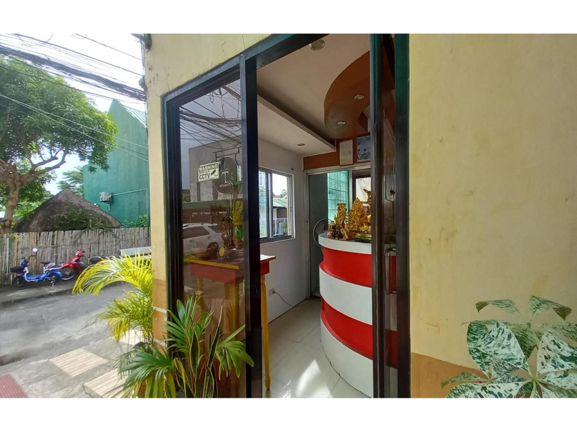 Oyo 1048 Jomckayl Apartelle Naga  Exterior photo